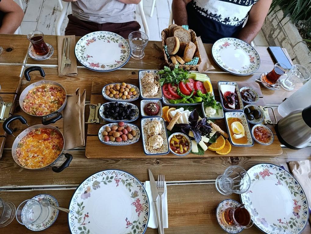 Zeytinaltı kahvaltı Alaçatı fotoğraf 7