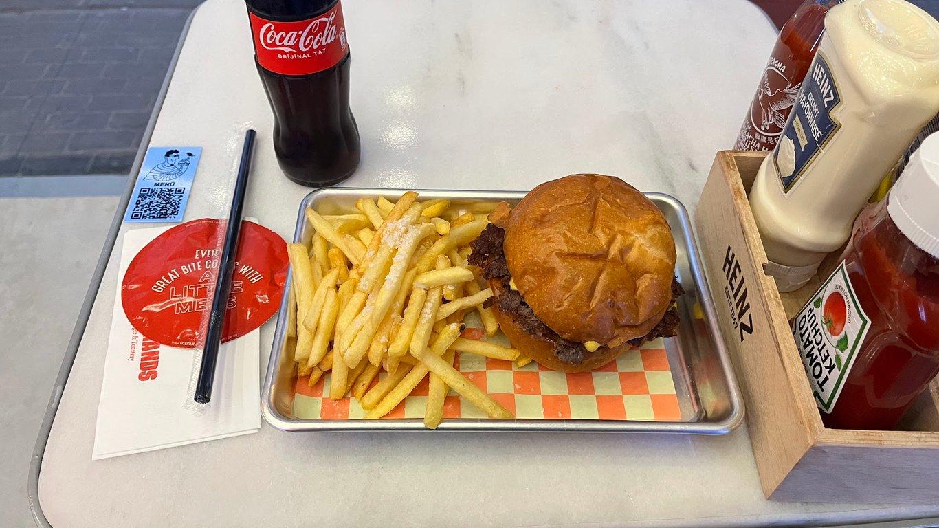 Two Hands Burger & Toastery fotoğraf 5