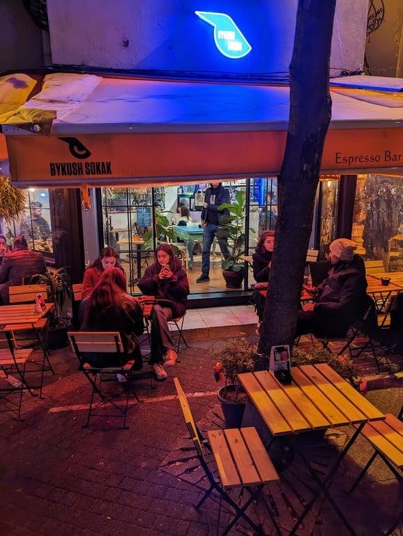 Bykush Sokak - BURGER , Coffee & Dessert | Kadıköy Moda Kahve & Cafe