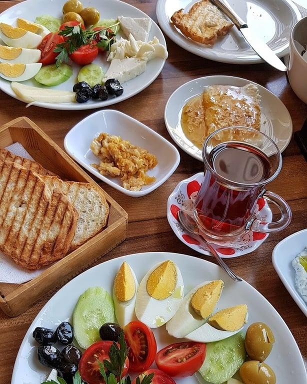 VAN AHTAMARA BEYOĞLU KAHVALTI (TURKİSH BREAKFAST) fotoğraf 6