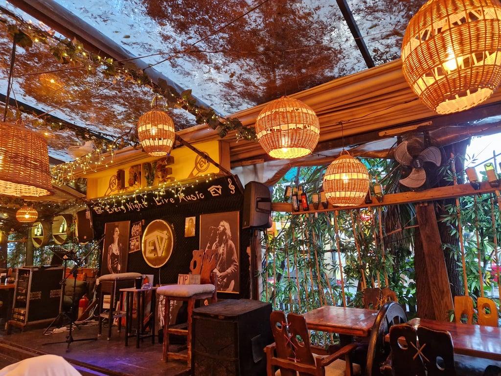 Ev Restaurant