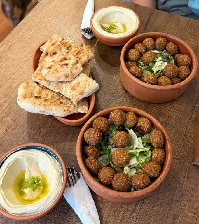 Falfool Vegan House ( Falafel & Hummus ) fotoğraf 7