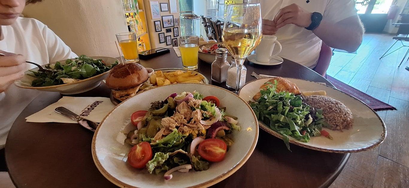 Happily Cafe & Bistro fotoğraf 6