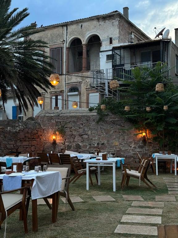 Papaz'ın Evi - Tria Cunda