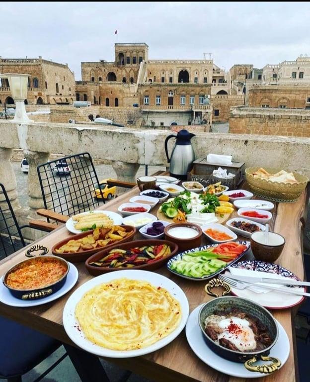 MİDYAT BEYAZ KONAK YÖRESEL SERPME KAHVALTI KAFE RESTORAN&TARİHİ KONAK fotoğraf 8