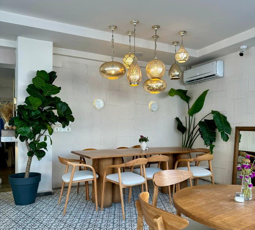 NOMADES Cafe & Restaurant