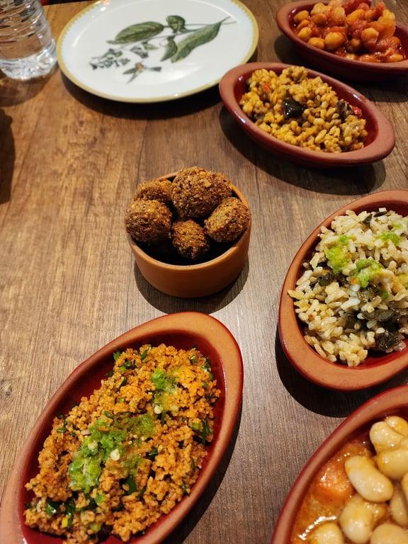 Falfool Vegan House ( Falafel & Hummus ) fotoğraf 15