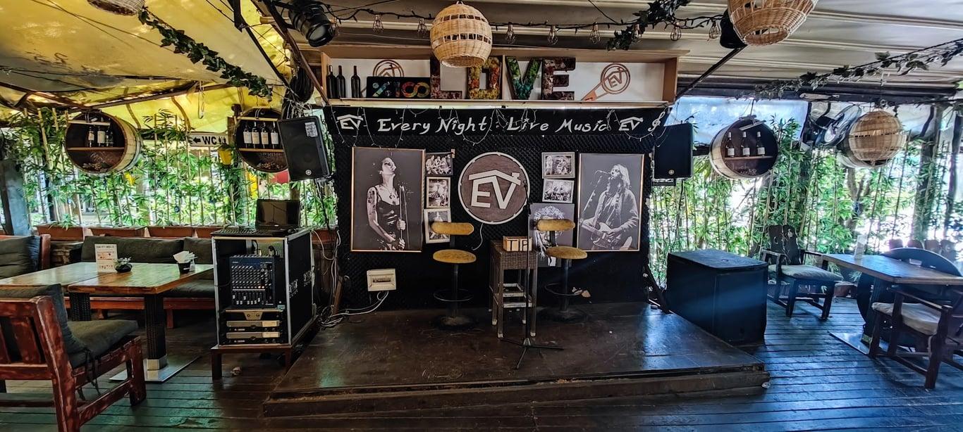Ev Restaurant fotoğraf 2