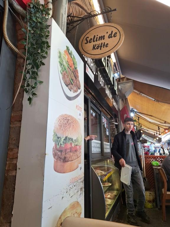 SELİM DE ÇEŞME KUMRU TOST SANDVİÇ IZGARA KÖFTE KONAK ÇEŞME KUMRU fotoğraf 2
