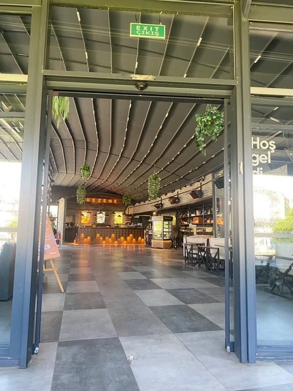 Rezene Restaurant & Cafe