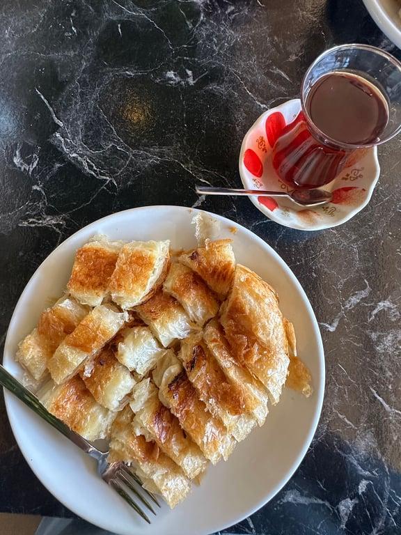 Hakiki Sarıyer börekçisi fotoğraf 9