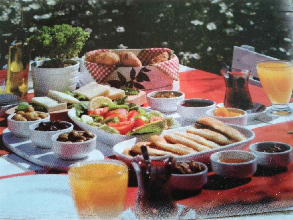 Zeytinaltı kahvaltı Alaçatı fotoğraf 5