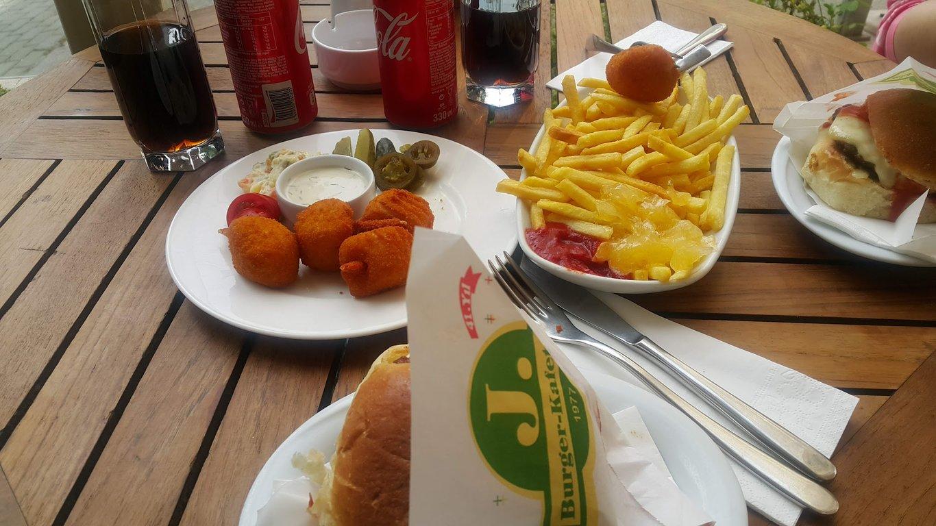 J Burger fotoğraf 6