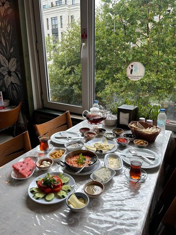 VAN AHTAMARA BEYOĞLU KAHVALTI (TURKİSH BREAKFAST) fotoğraf 3