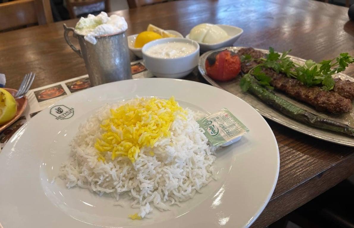 Reyhun Iran Restorantı fotoğraf 9