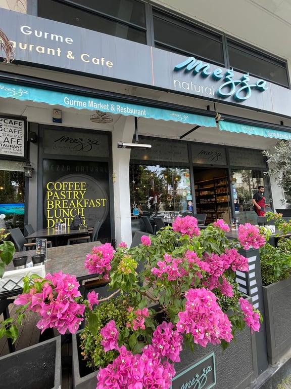 Mezza Gurme, Restoran & Market fotoğraf 1