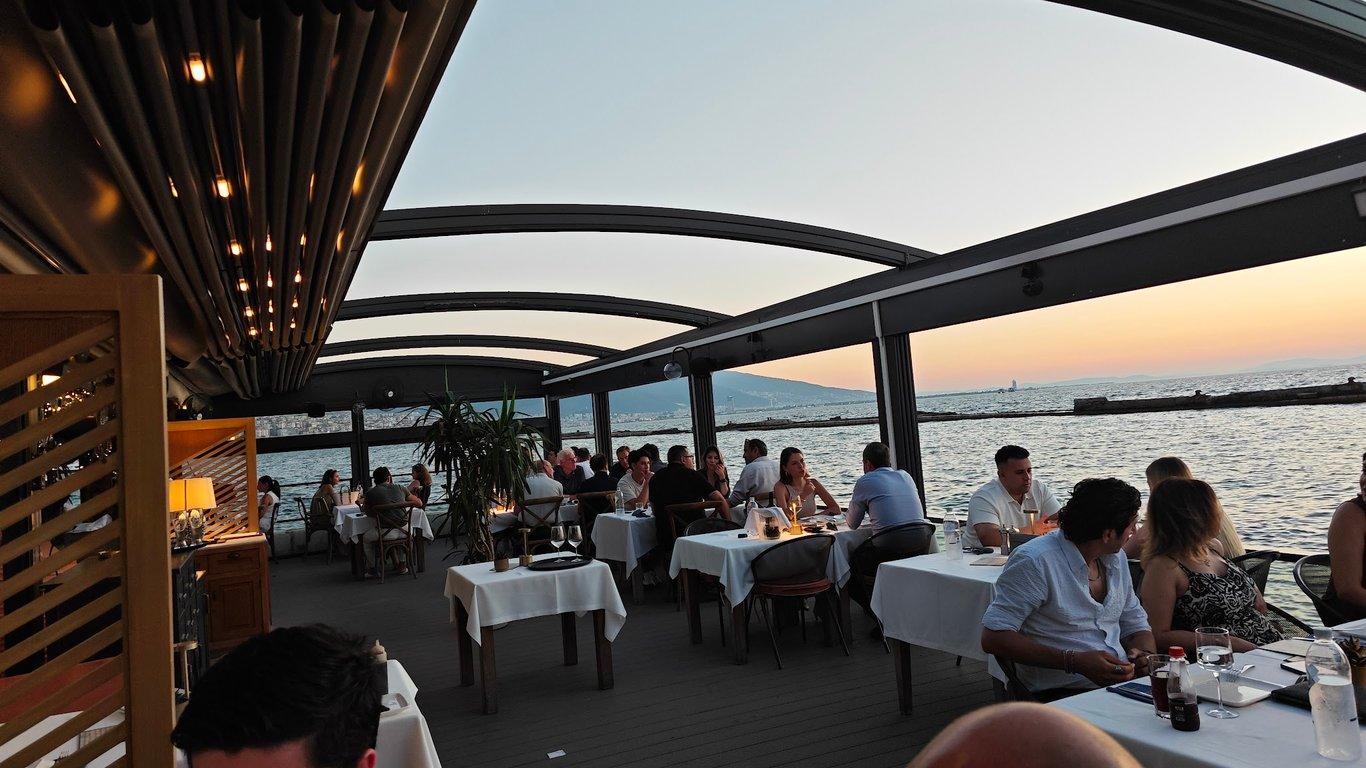 %100 & MORE Konak Pier