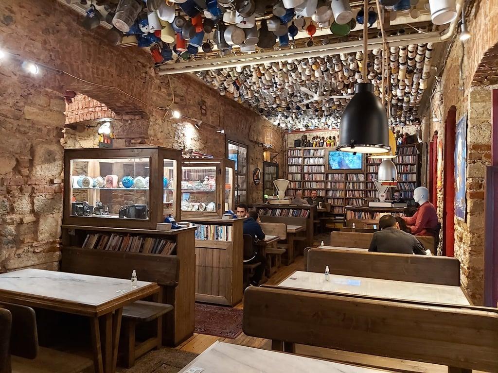 Varuna Gezgin Cafe - İstanbul fotoğraf 6