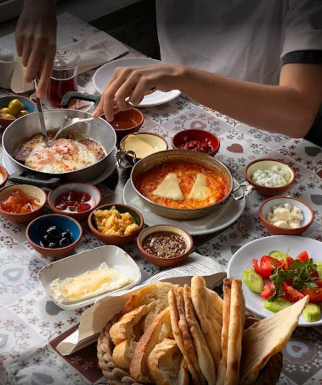 VAN AHTAMARA BEYOĞLU KAHVALTI (TURKİSH BREAKFAST) fotoğraf 5