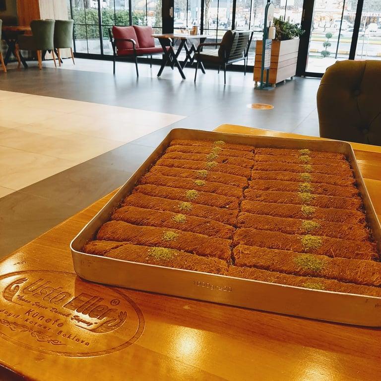 USTA ELLER KÜNEFE BAKLAVA KADAYIF KAYAPINAR DİYARBAKIR fotoğraf 2