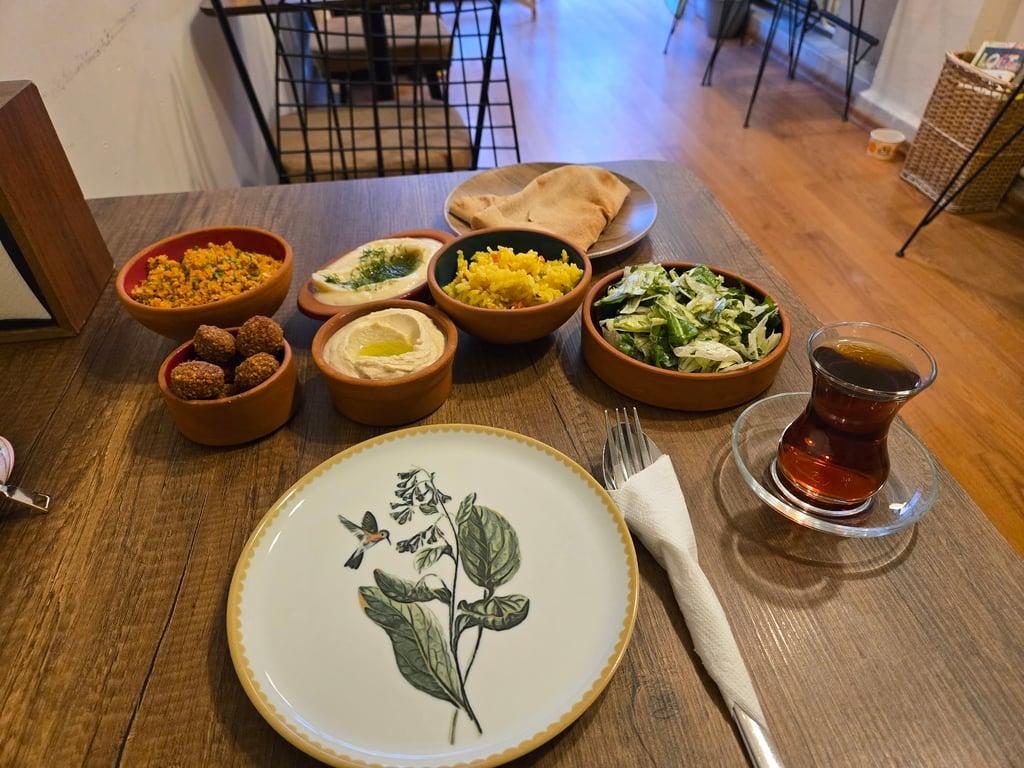 Falfool Vegan House ( Falafel & Hummus ) fotoğraf 8