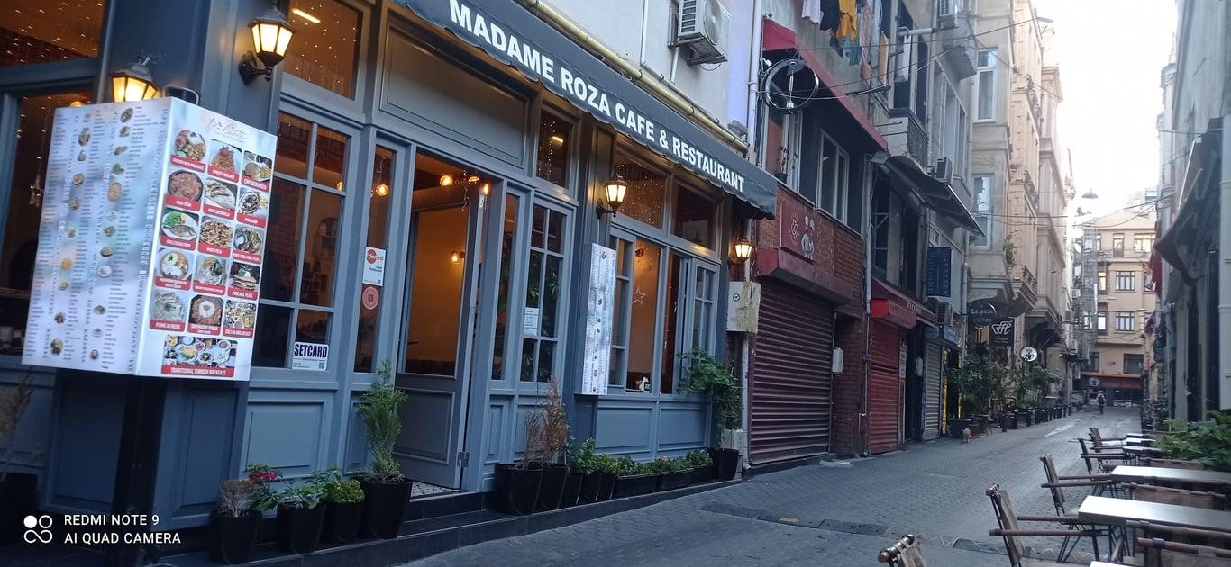 Madame Roza Cafe & Restaurant