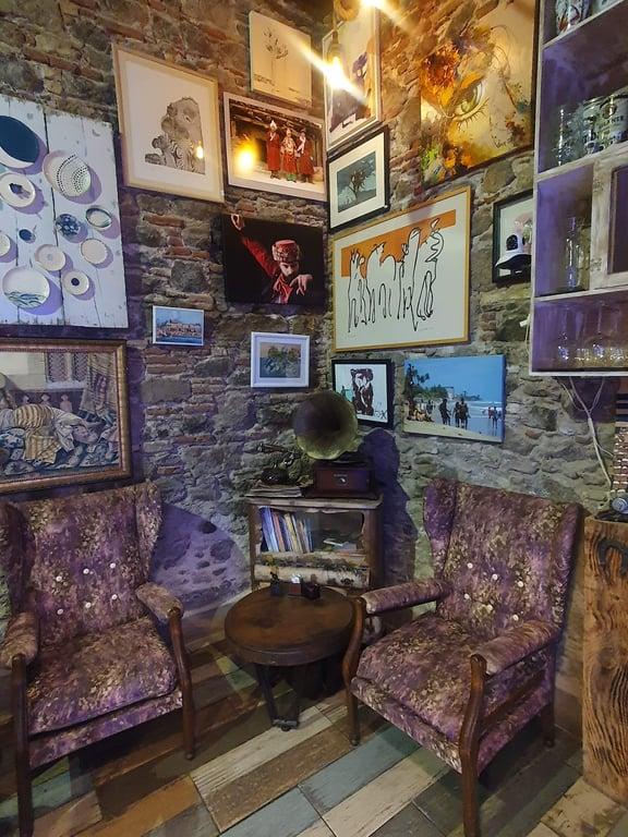 Yolo Art&Lounge