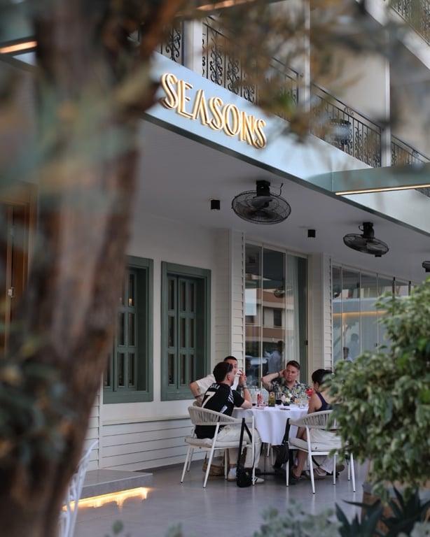 Seasons Restaurant by Mutlu Şevket Yılmaz