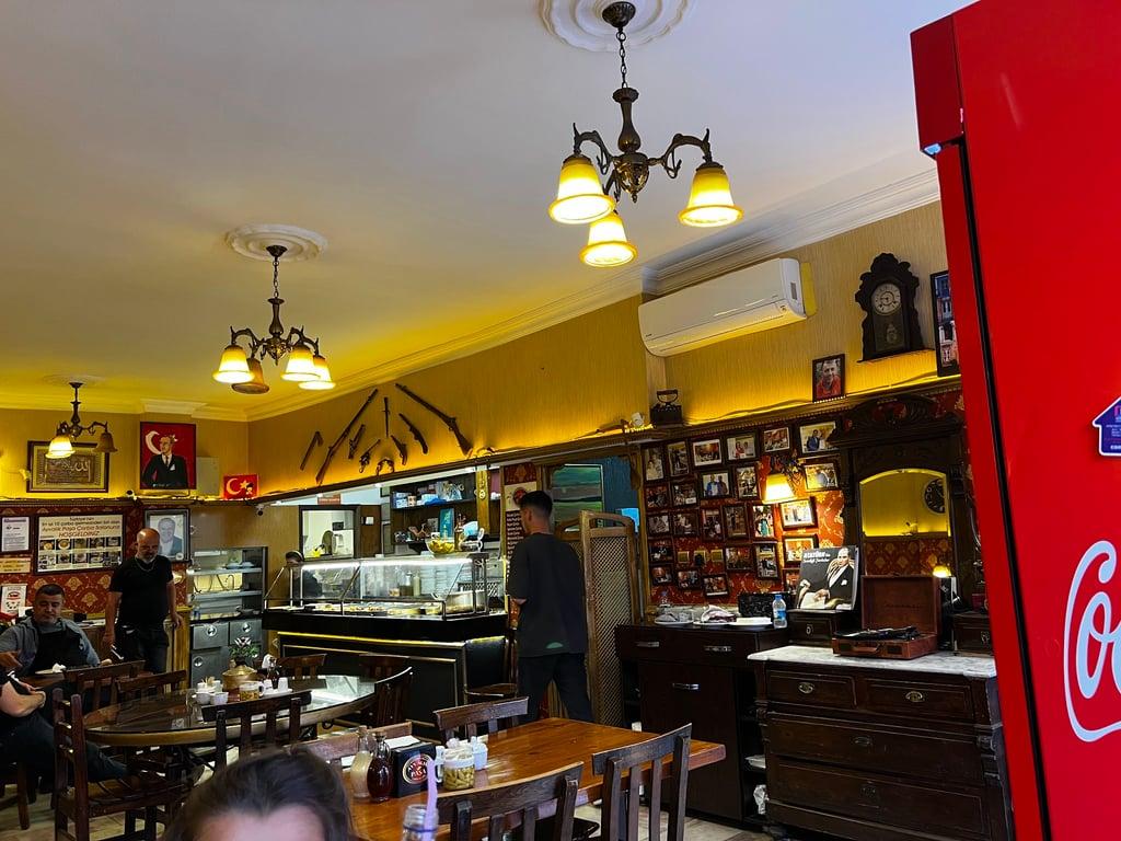 Ayvalık Paşa Çorba ve zeytinyagli ev yemekleri salonu fotoğraf 5