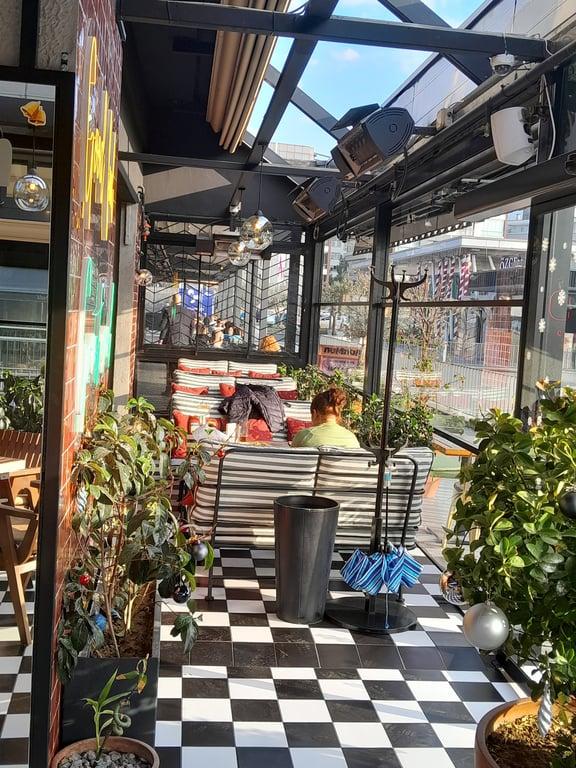 Numnum Café & Restaurant