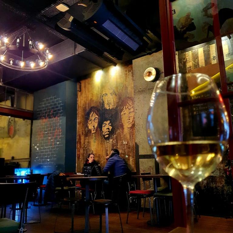 The Wall Saloon & Performance fotoğraf 10