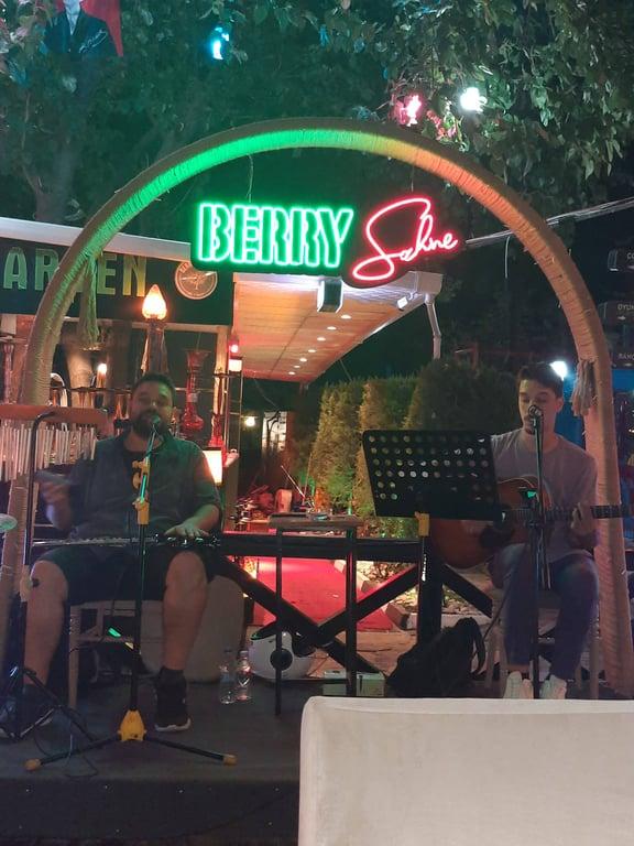 BERRY GARDEN CAFE & BISTRO fotoğraf 17