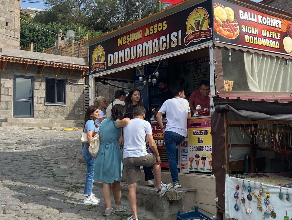 Ahmet Usta Meşhur Assos Dondurması