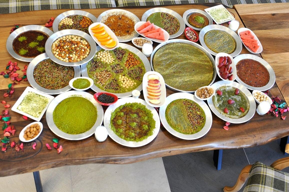 USTA ELLER KÜNEFE BAKLAVA KADAYIF KAYAPINAR DİYARBAKIR fotoğraf 6