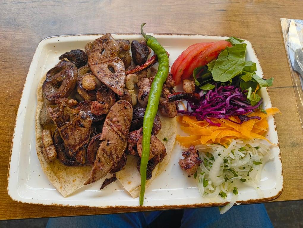 SELİM DE ÇEŞME KUMRU TOST SANDVİÇ IZGARA KÖFTE KONAK ÇEŞME KUMRU fotoğraf 12