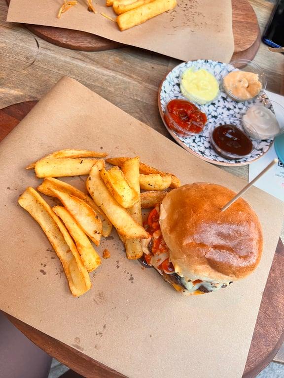 Bykush Sokak - BURGER , Coffee & Dessert | Kadıköy Moda Kahve & Cafe fotoğraf 9