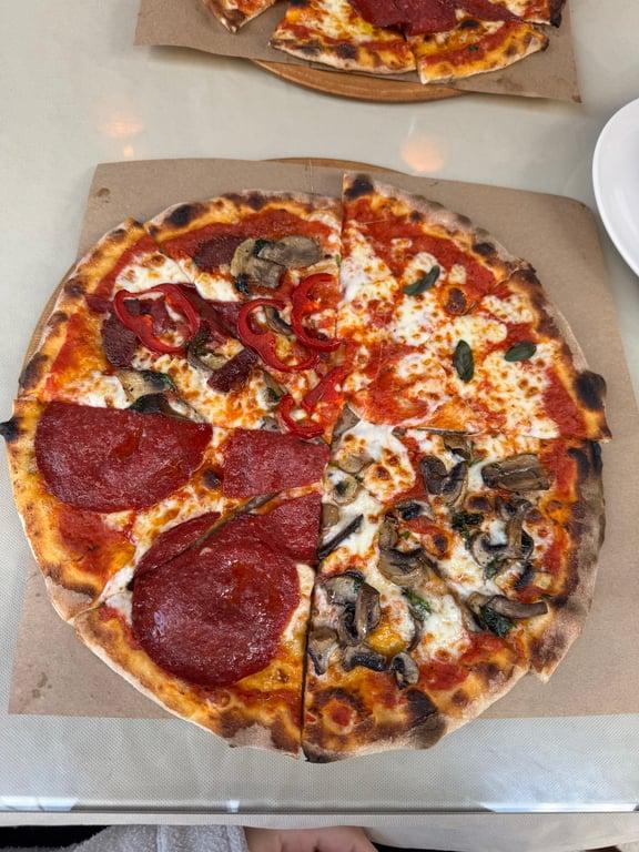 Pizzeria Pazza fotoğraf 4