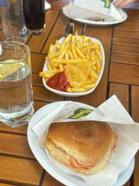 J Burger fotoğraf 3