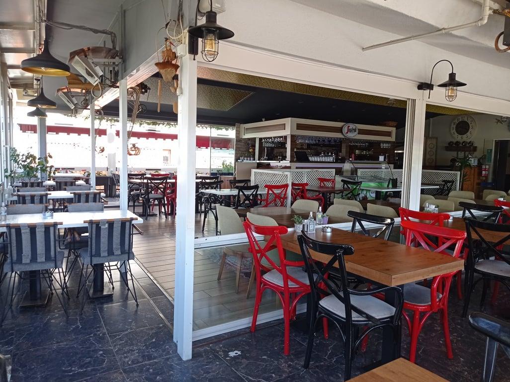 Sea Point Cafe & Restaurant