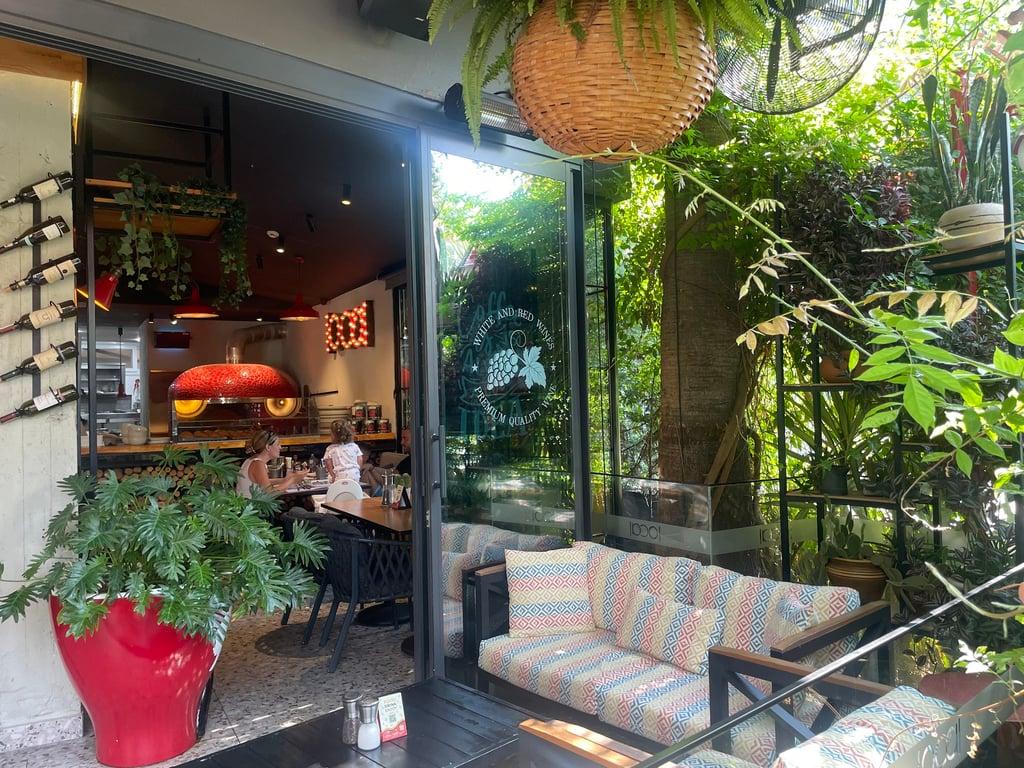 Cafe Local fotoğraf 4