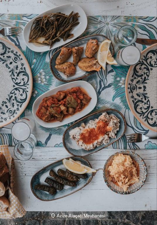 Azize Alaçatı Meyhanesi