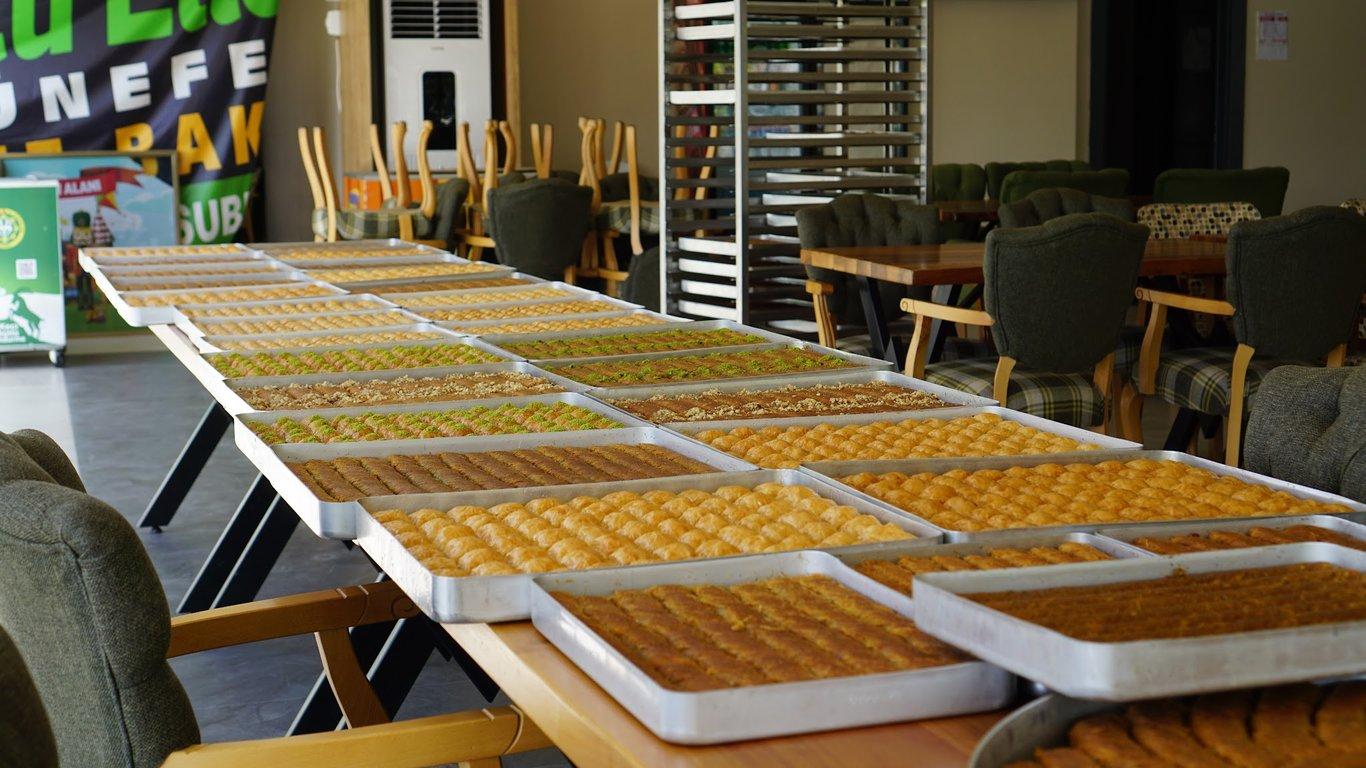 USTA ELLER KÜNEFE BAKLAVA KADAYIF KAYAPINAR DİYARBAKIR fotoğraf 1