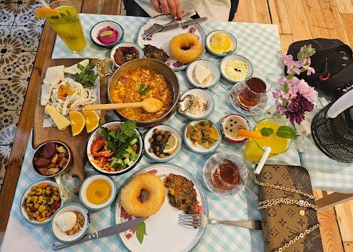 Çeşme Bazlama Kahvaltı Nişantaşı 3 fotoğraf 4