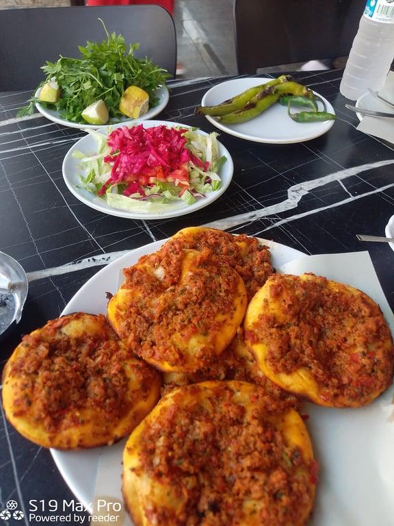 Gönlübol Kebap Lahmacun Salonu fotoğraf 9