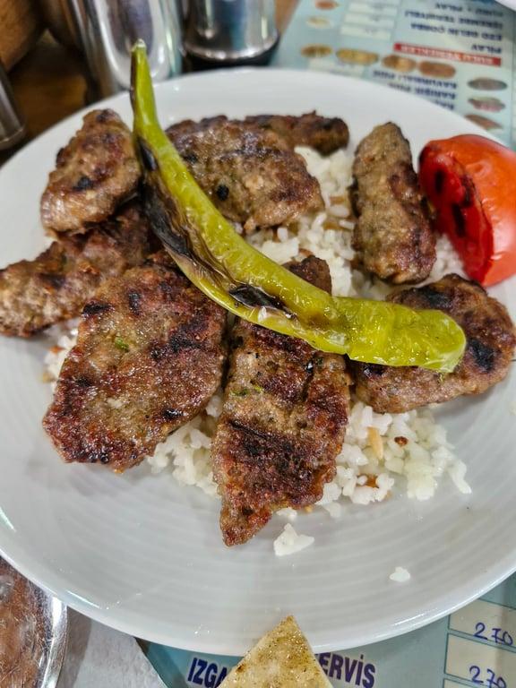 Bizim Köfteci Pide Salonu fotoğraf 11