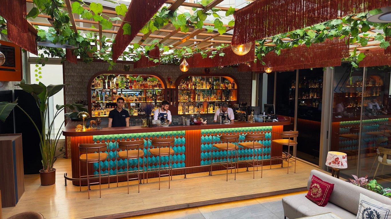 Artois - Cocktail Bar & Chef Restaurant fotoğraf 1