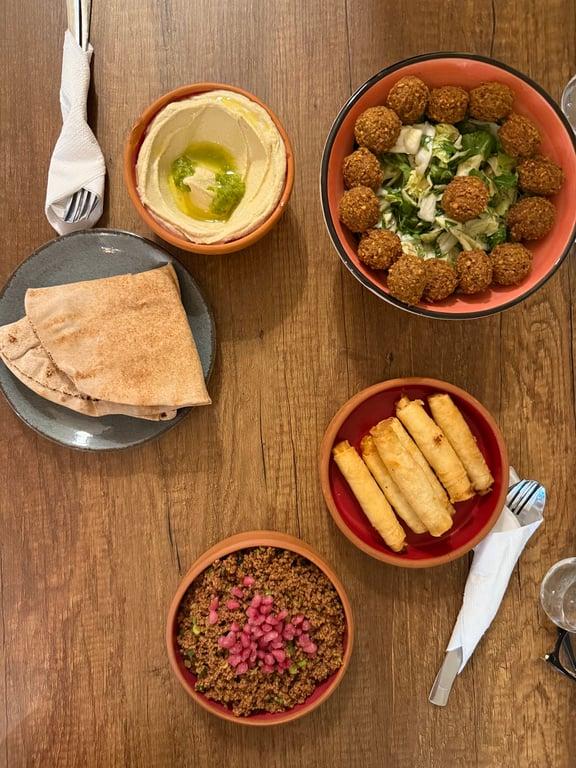 Falfool Vegan House ( Falafel & Hummus ) fotoğraf 19
