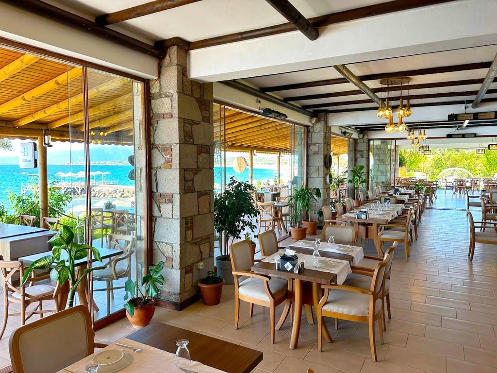 Assos Oveliskos Restaurant
