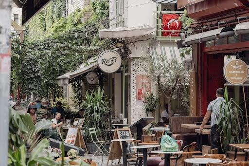 Rafi Karaköy / Breakfast, Coffee, Dessert & Asian Street Food