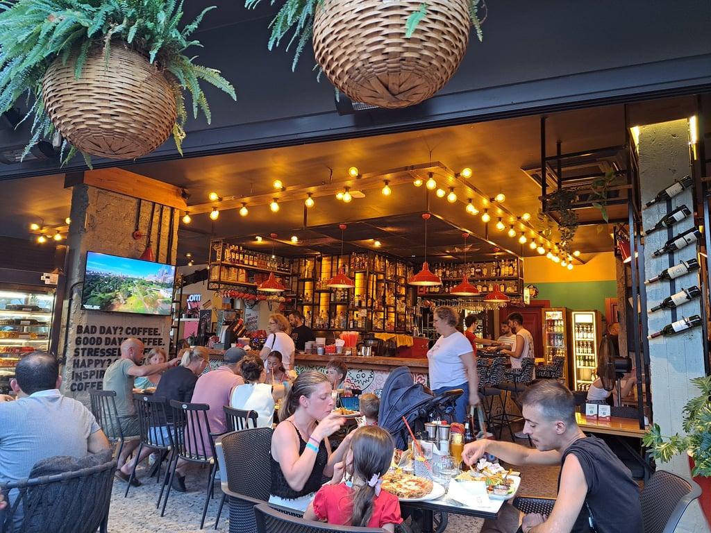 Cafe Local fotoğraf 2